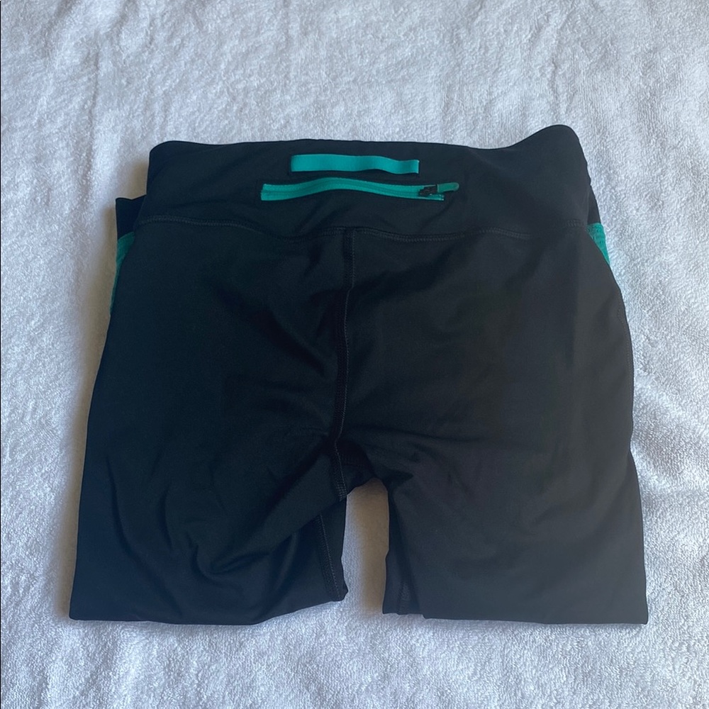 Under  Armour Women’s Black and Teal Atgletic Capris - Picture 5 of 5